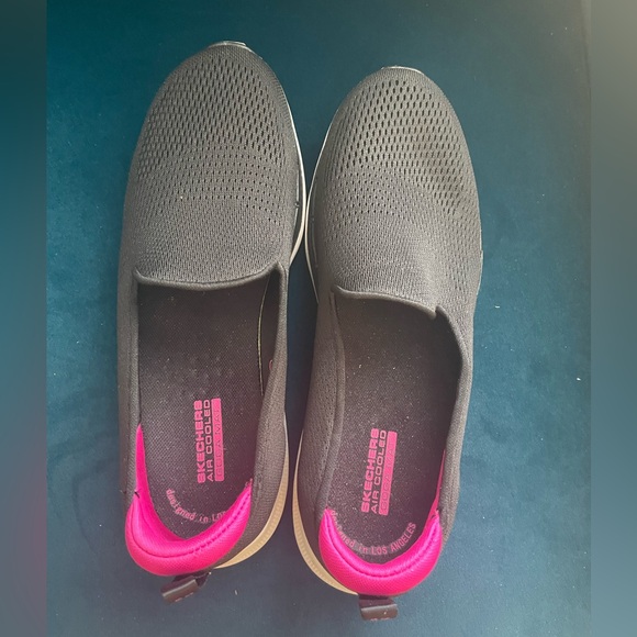 Excellent condition Skechers black slip on stretch sneakers size 8 - Picture 10 of 12